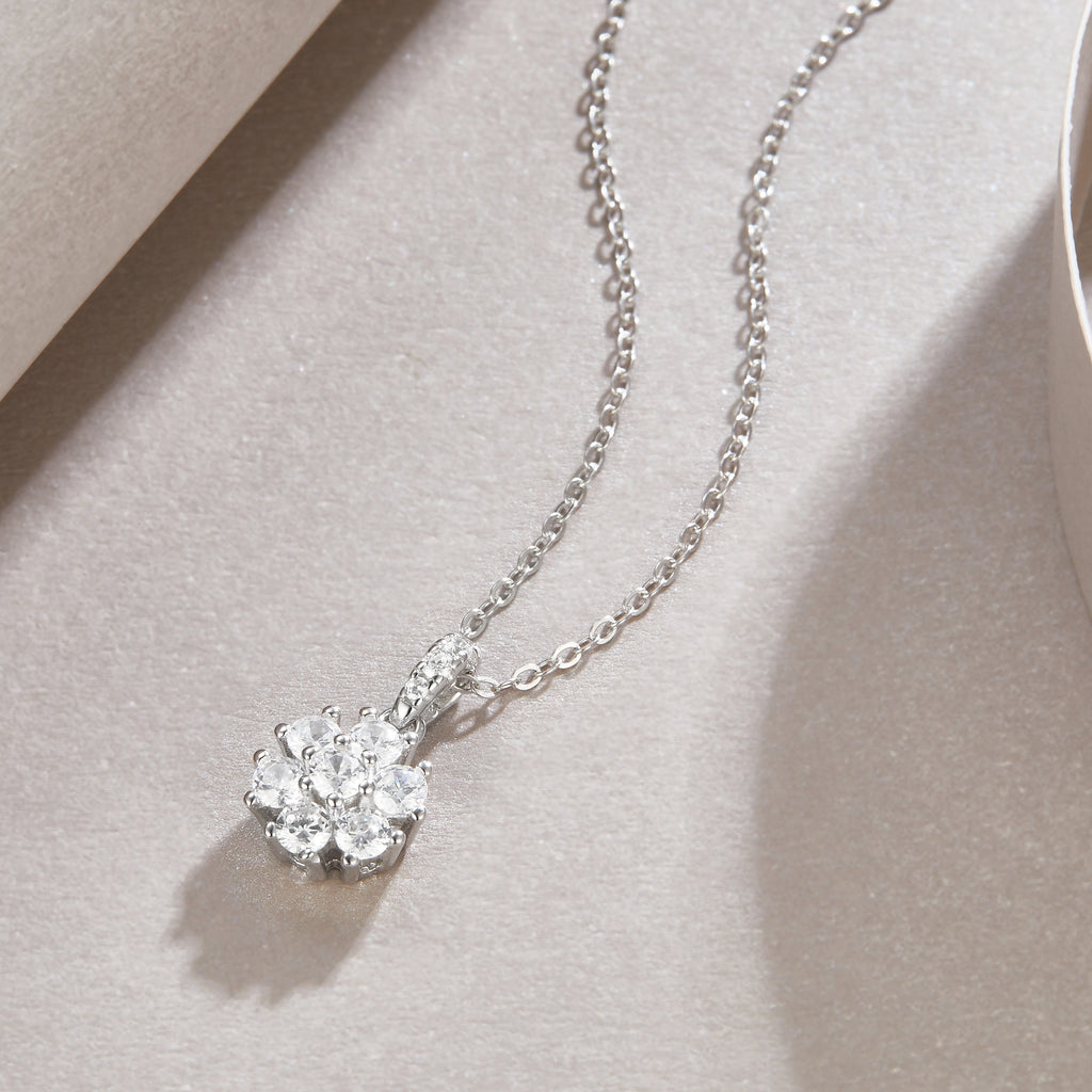 Snowflake Dance - A Fashionable And Light Luxury Jewelry Pendant Necklace Set With Top-quality Moissanite, S925 Silver Plated Platinum