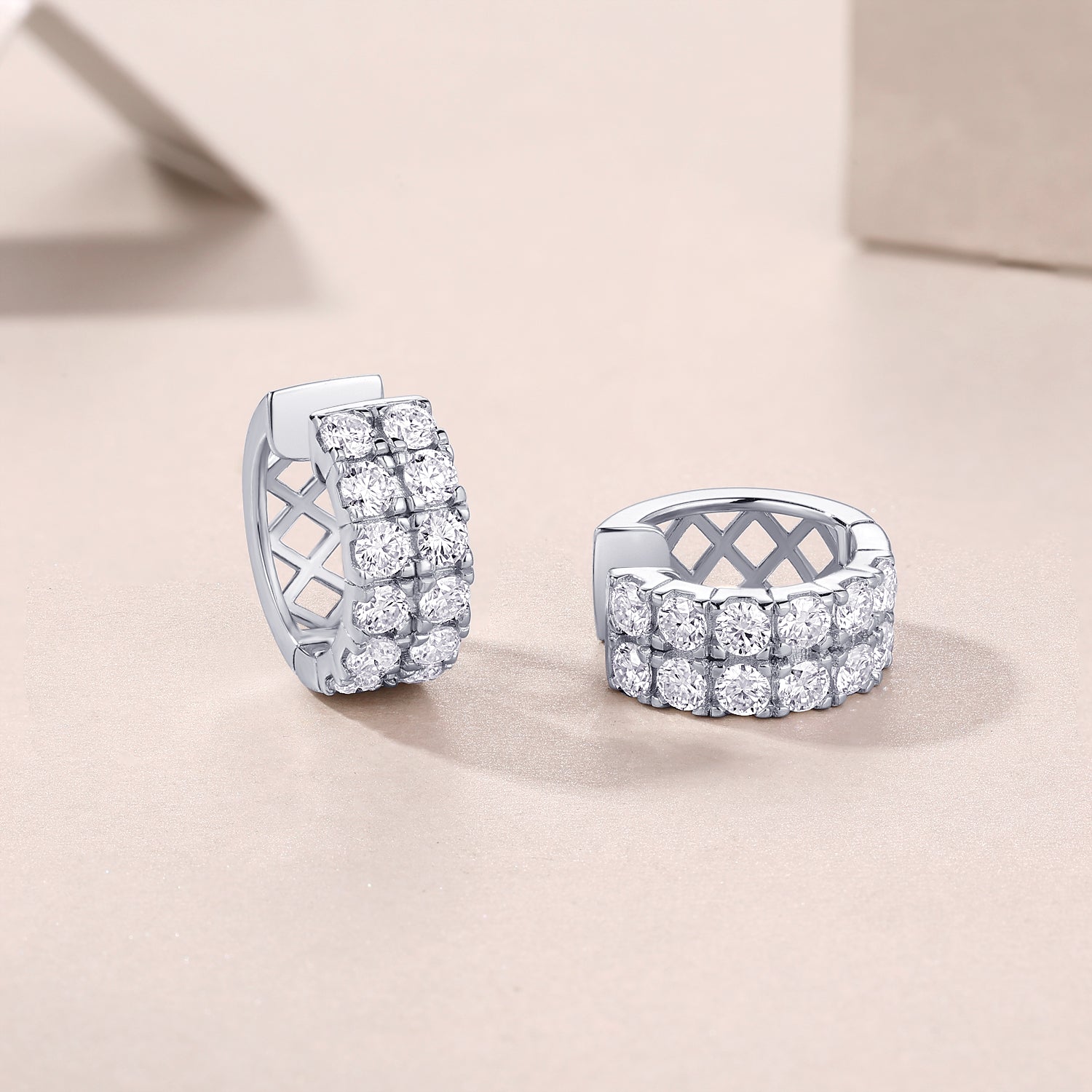 Dynamic - Top-quality Moissanite Luxury And Fashionable Light Luxury Jewelry, Silver Stud Earrings S925, Silver-plated Platinum