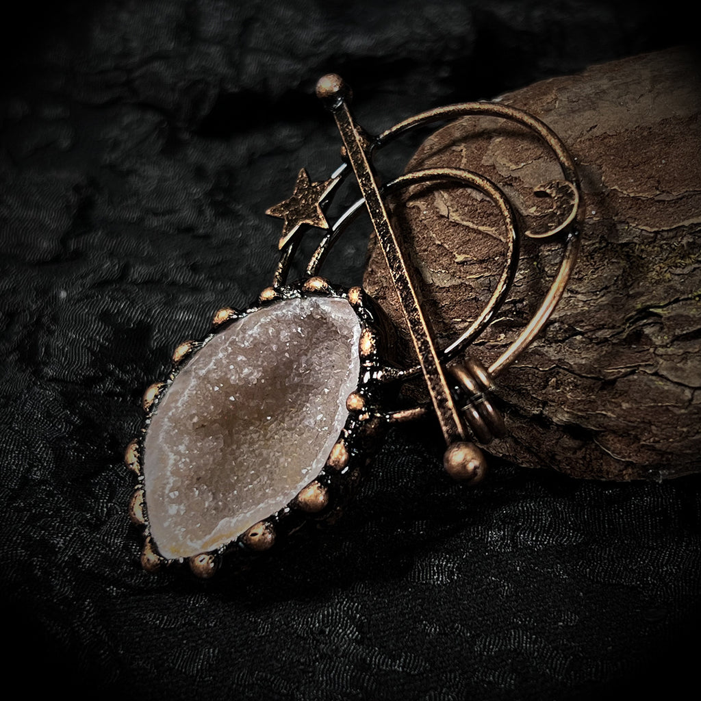 Exaggerated Niche Bronze Sweater Chain Pendant