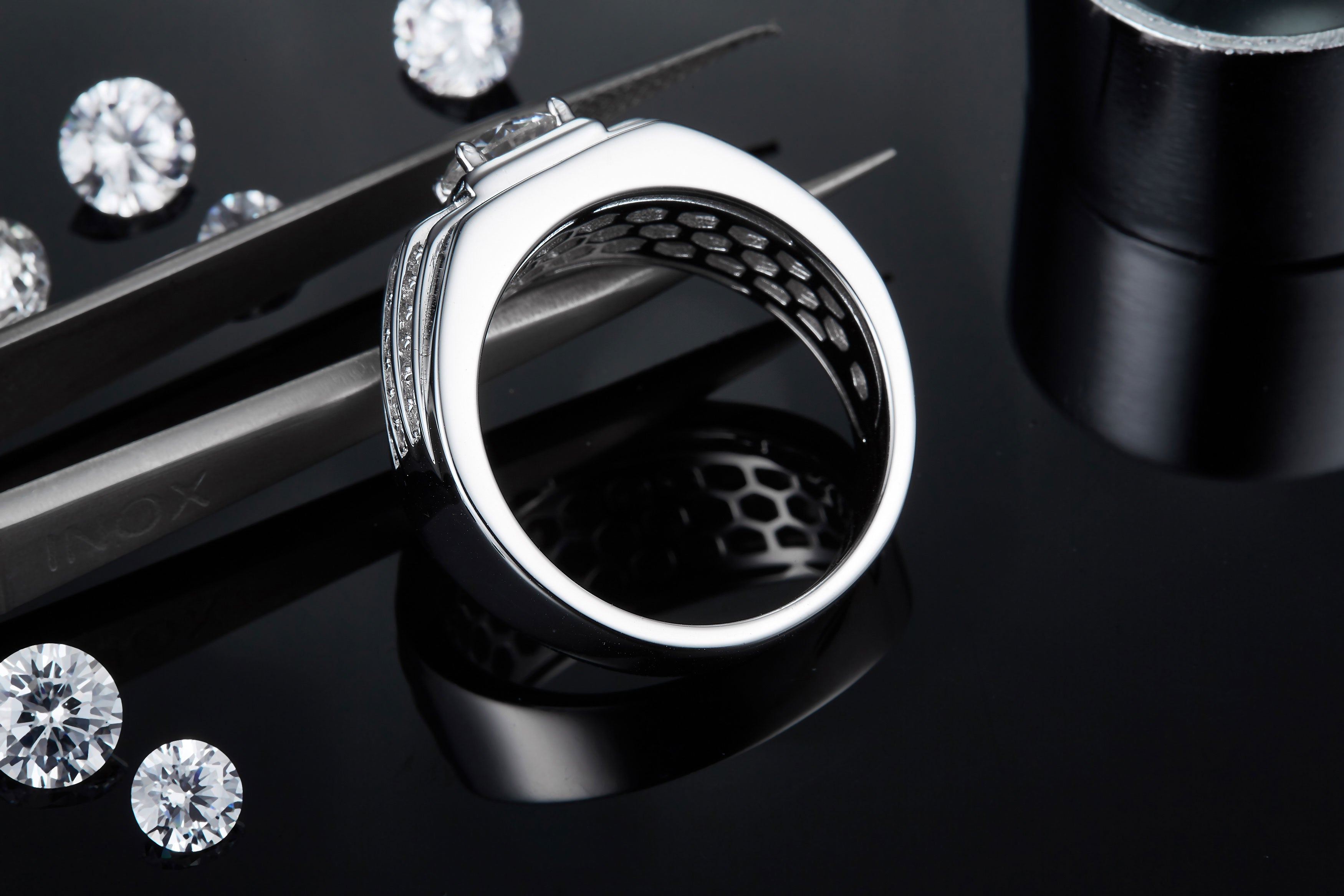 Men's 1-carat Luxury And Fashionable Light Luxury Jewelry Silver Ring Set With Top-quality Moissanite, S925 Silver-plated Platinum