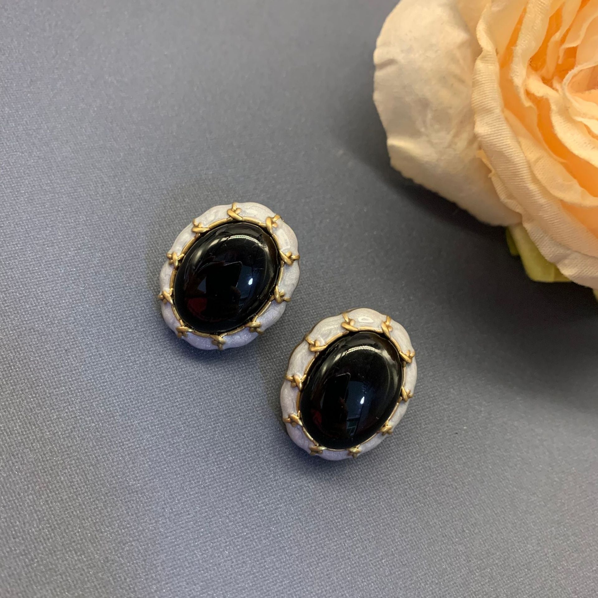Vintage Black Disc Black And White Earrings
