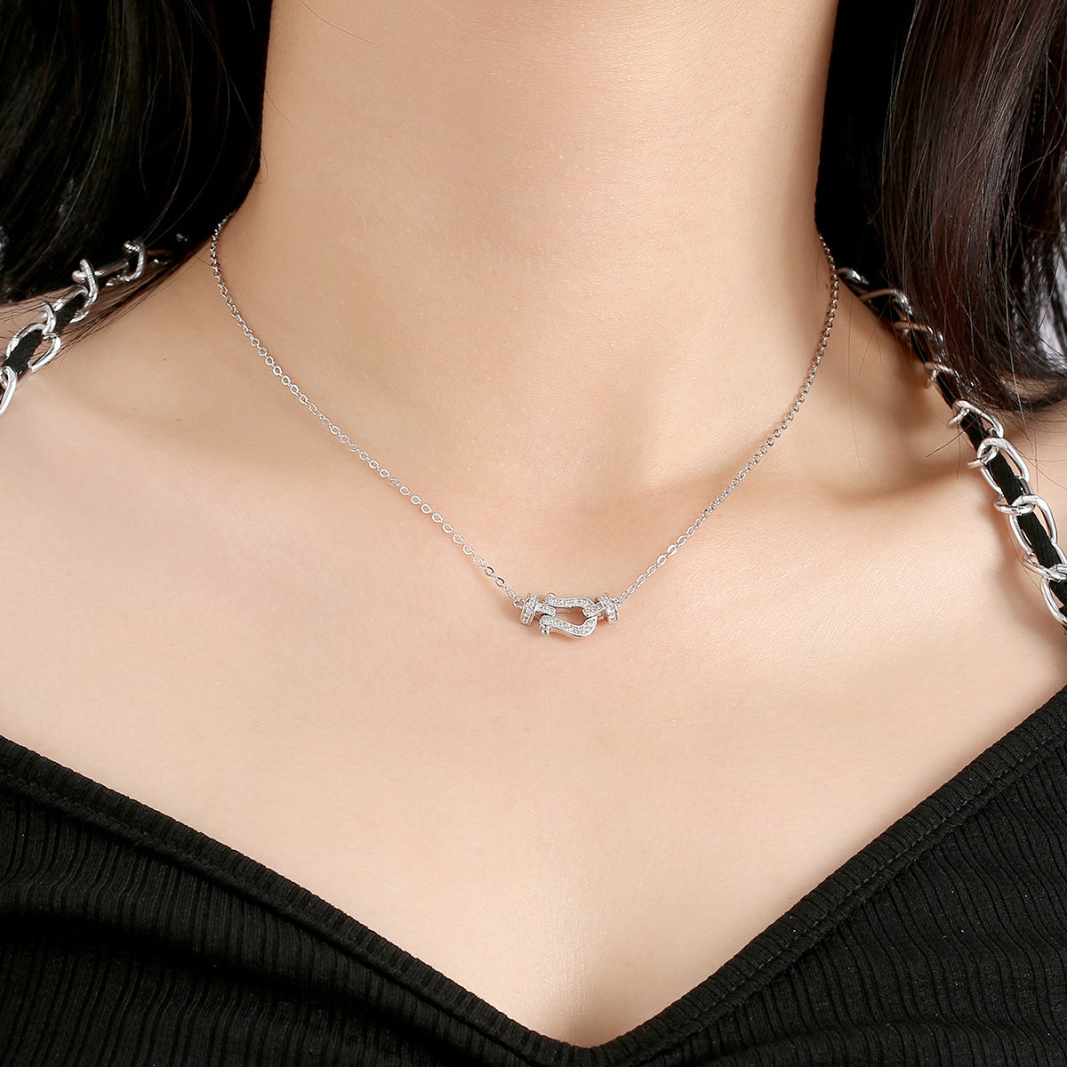 Light-luxury Fashion Full-diamond Horseshoe Buckle Titanium Steel Necklace