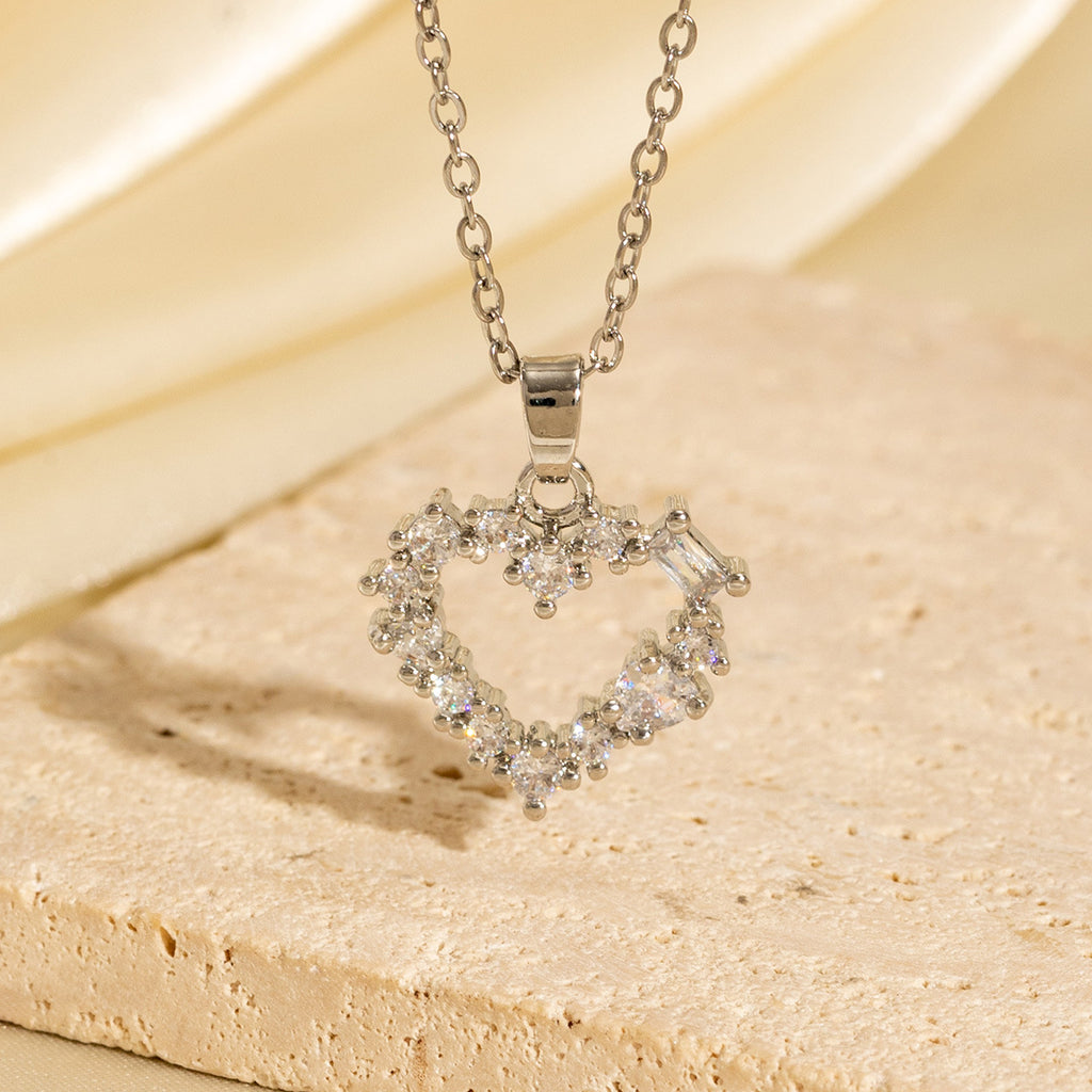 High-end Hollow Diamond-studded Heart Necklace In European And American Styles