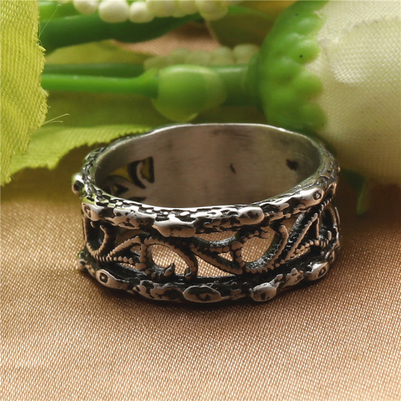 Vintage Personalized Hollow Titanium Steel Ring With A Vine Design