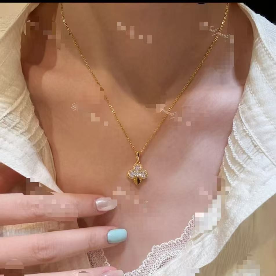 Luxury Light-Luxury High-Carbon Diamond Of Spades Necklace