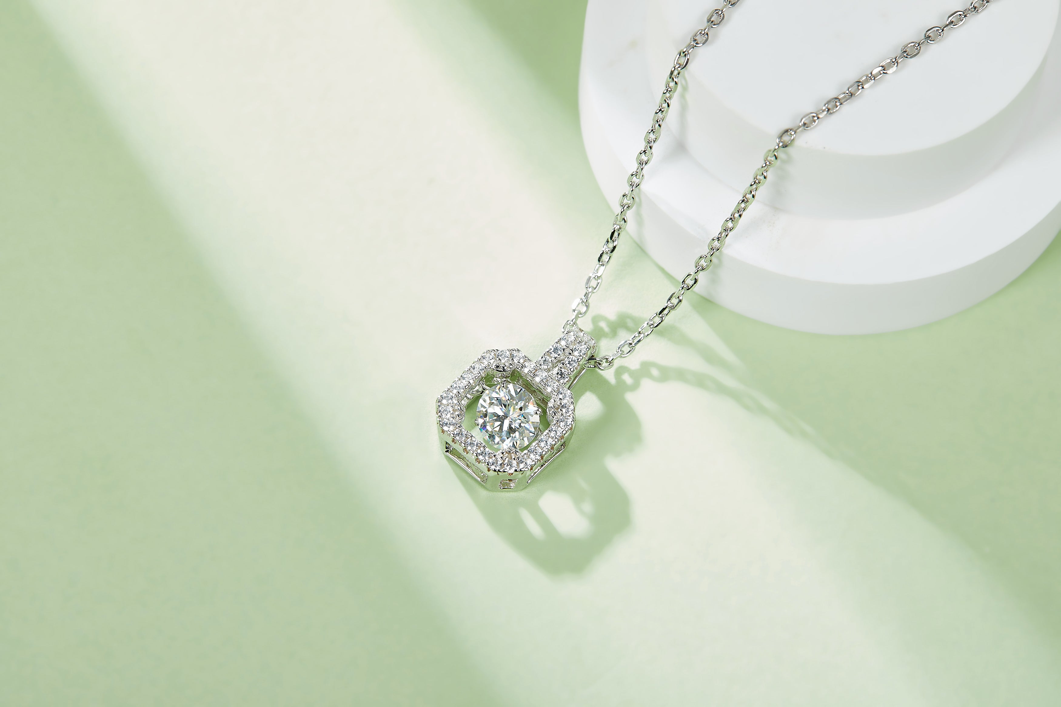 Set With Top-quality Moissanite, This Luxurious And Fashionable Light Luxury Trend Jewelry Necklace Pendant Is Made Of S925 Silver Electroplated With Platinum
