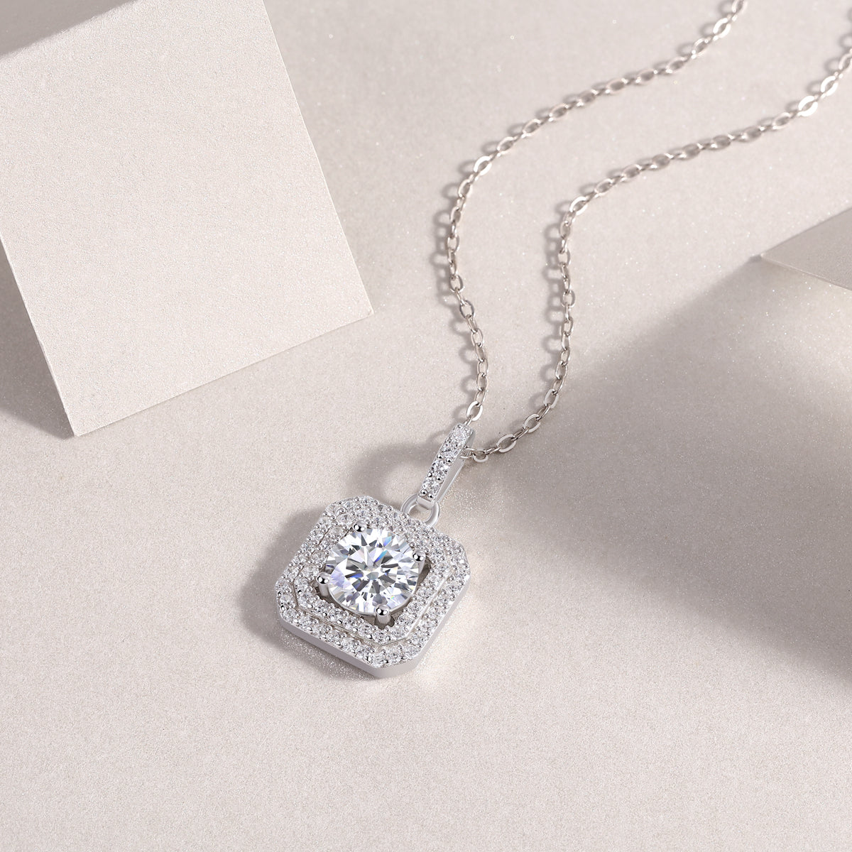 Sugar Diamond - Set With Top-quality Moissanite, Fashionable And Light Luxury Jewelry, Silver Pendant Necklace S925, Silver-plated Platinum