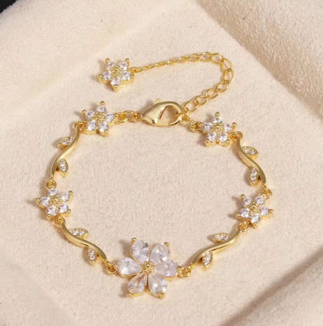 Copper Bracelet With Zirconia-Inlaid Heart-Shaped Flower And Butterfly Design
