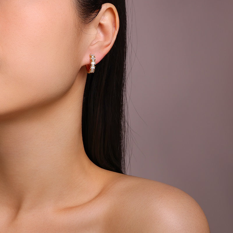 Top-quality Moissanite Luxury And Fashionable Light Luxury Jewelry Silver Stud Earrings S925 Silver Electroplated Gold