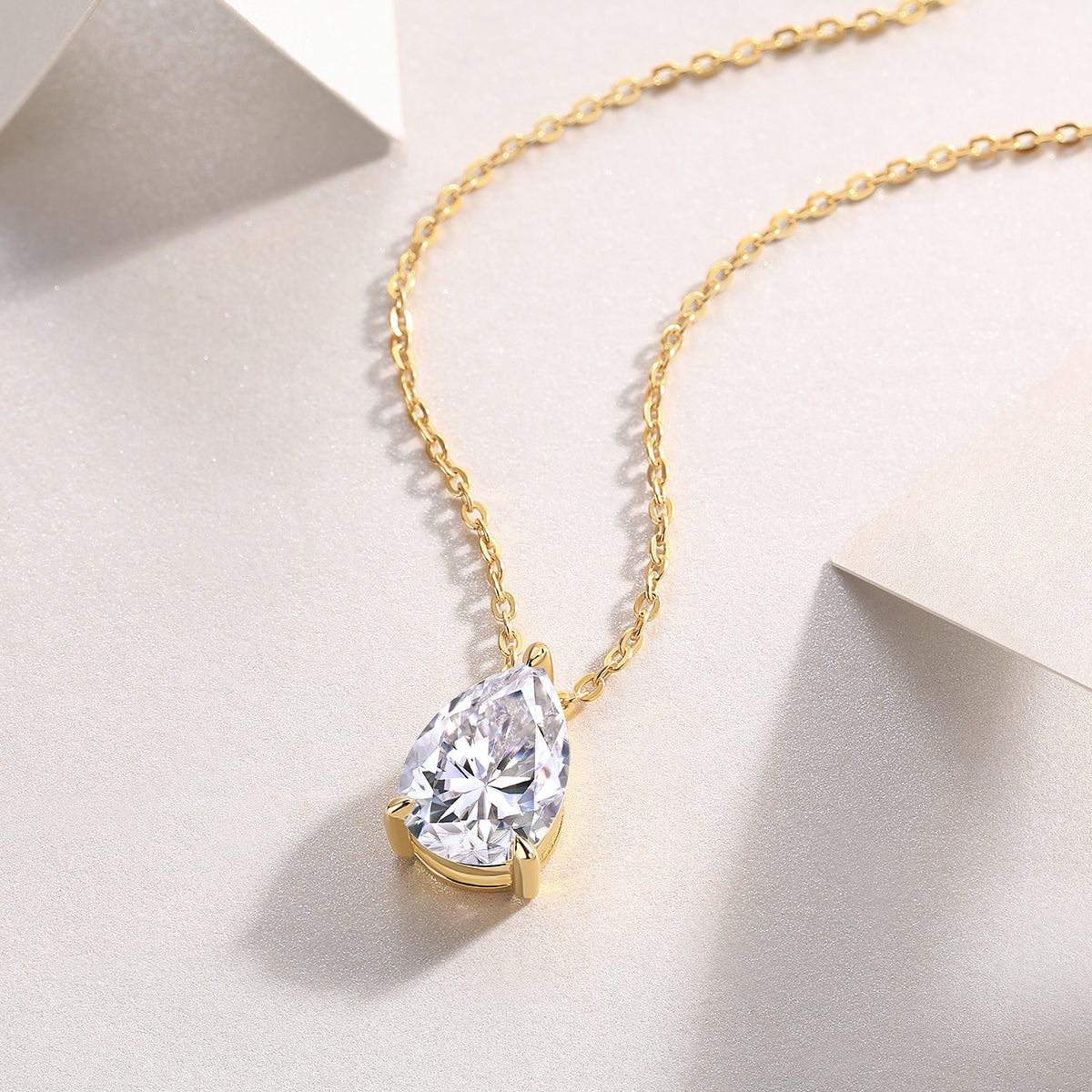 Under The Moon - A Fashionable And Trendy Necklace Pendant Set With Pear-shaped Top-quality Moissanite S925 In Silver And Gold-plated. It Can Be Tested With A Diamond Pen