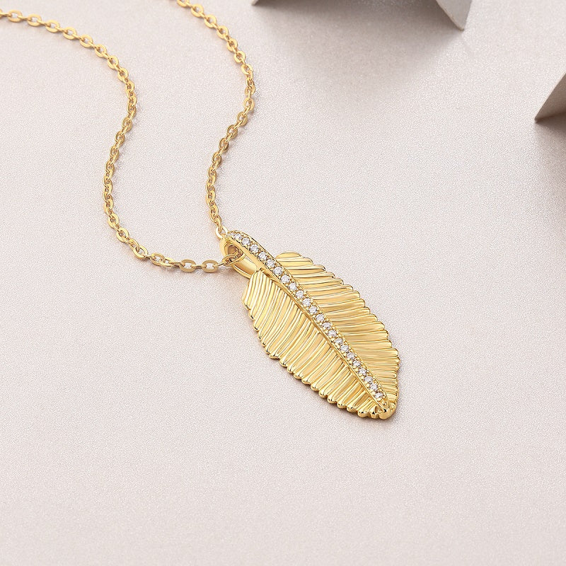 Fallen Leaves Starlight - A Fashionable And Trendy Necklace Pendant Set With Top-quality Moissanite S925 Silver And Gold-plated. It Can Be Tested With A Diamond Pen.