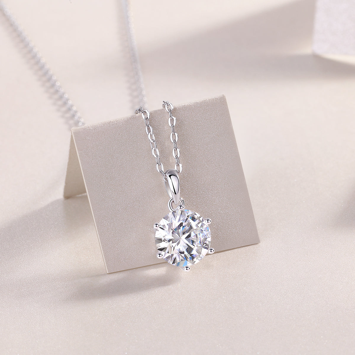 Breeze Dance - A Fashionable And Trendy Necklace Pendant Set With Top-quality Moissanite S925 In Silver And Platinum-plated. It Can Be Tested With A Diamond Pen.