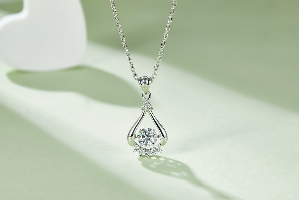 Set With Top-quality Moissanite, This Luxurious And Fashionable Light Luxury Trend Jewelry Necklace Pendant Is Made Of S925 Silver Electroplated With Platinum