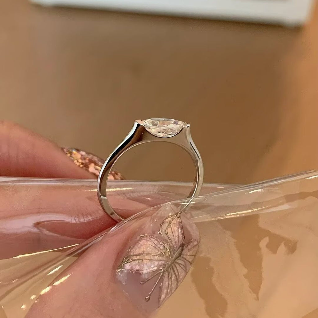 Angels Eye Silver Light-Luxury Horse-Eye Zircon Fashion Ring