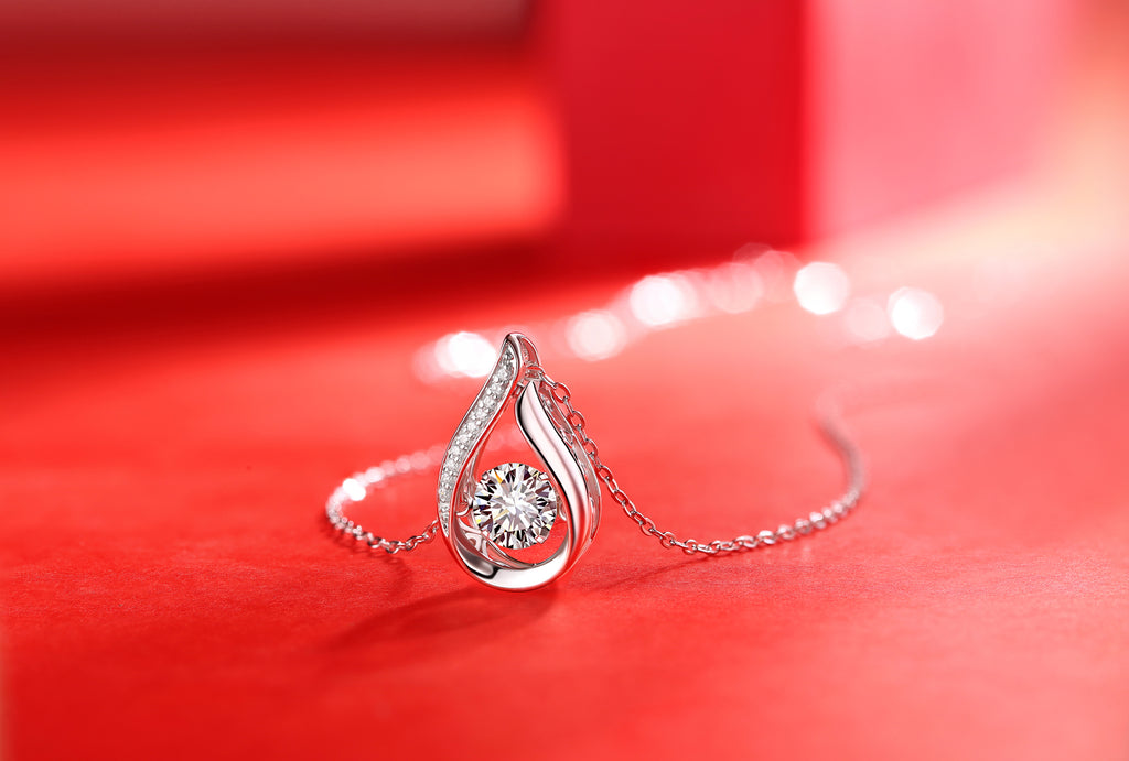 Dynamic And Alluring - A Fashionable And Trendy Necklace Pendant Set With Top-quality Moissanite S925 In Silver And Platinum-plated. It Can Be Tested With A Diamond Pen