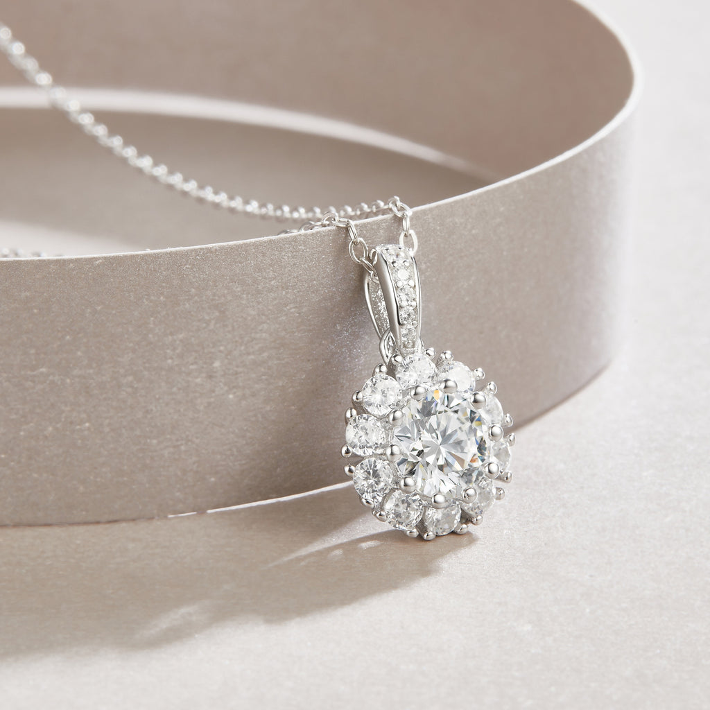 Blossom - A Fashionable And Light Luxury Jewelry Pendant Necklace Set With Top-quality Moissanite, S925 Silver Plated Platinum