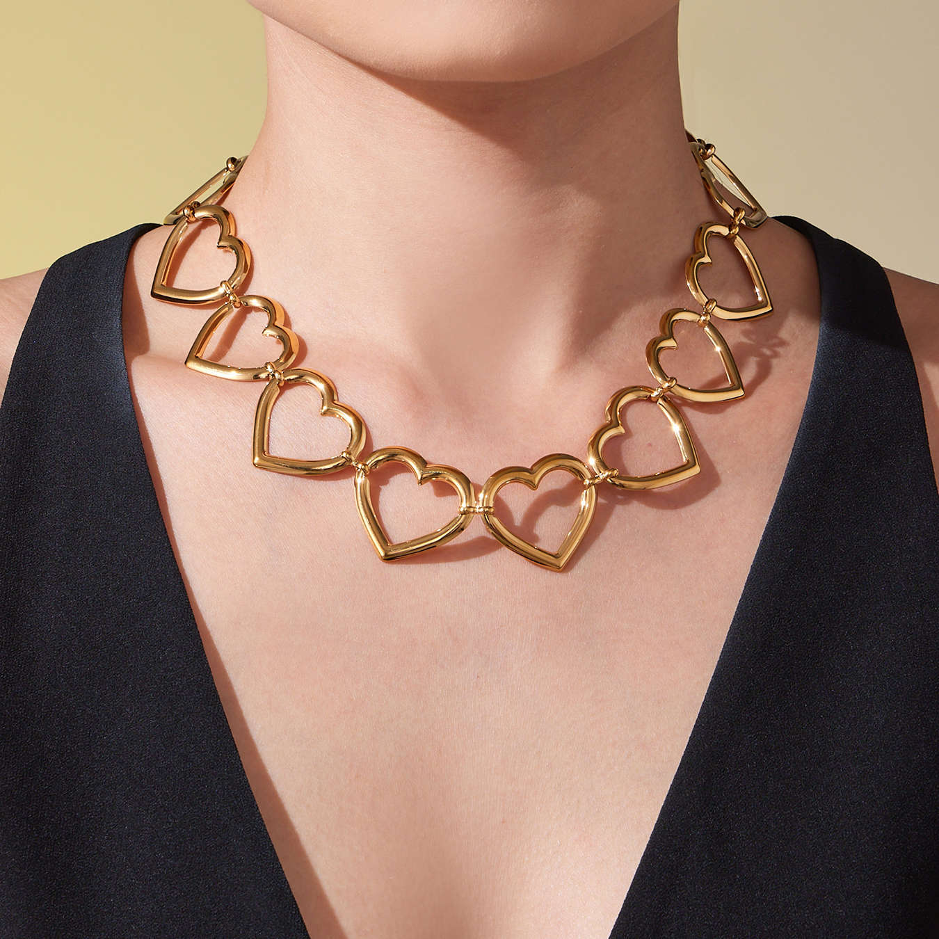 Fashionable Hollowed-Out Heart-Shape Patchwork Necklace