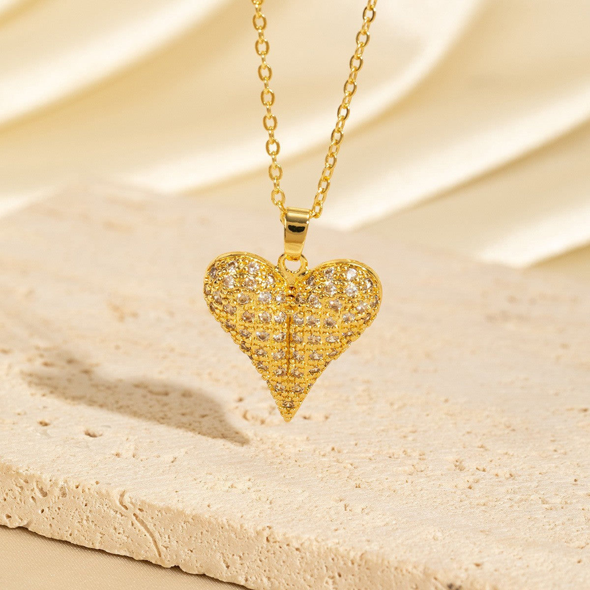 Light-luxury Vintage Micro-pave Zircon Heart Sweater Chain