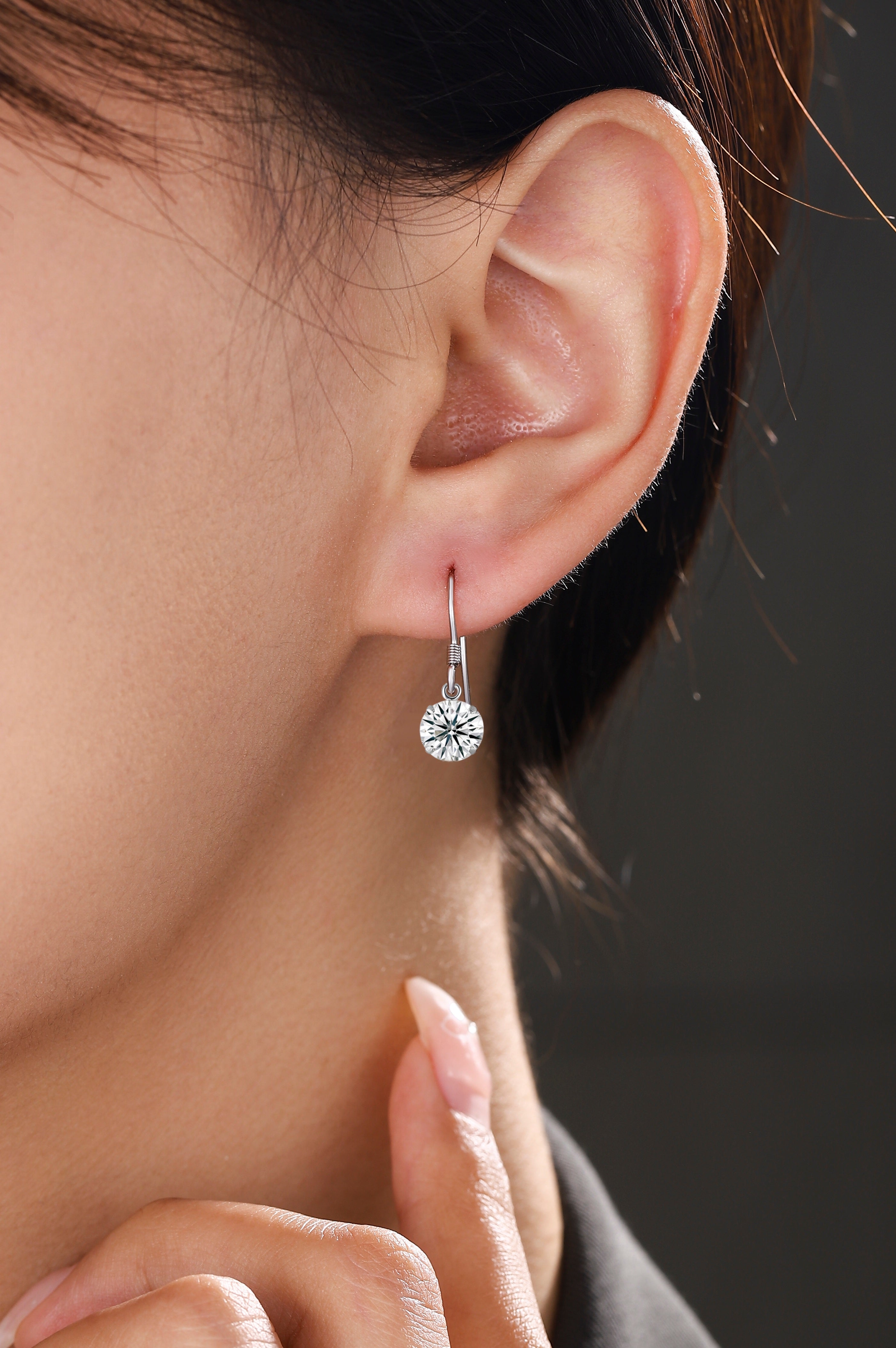 Top-quality Moissanite Luxury And Fashionable Light Luxury Jewelry Silver Stud Earrings S925 Silver Plated Platinum