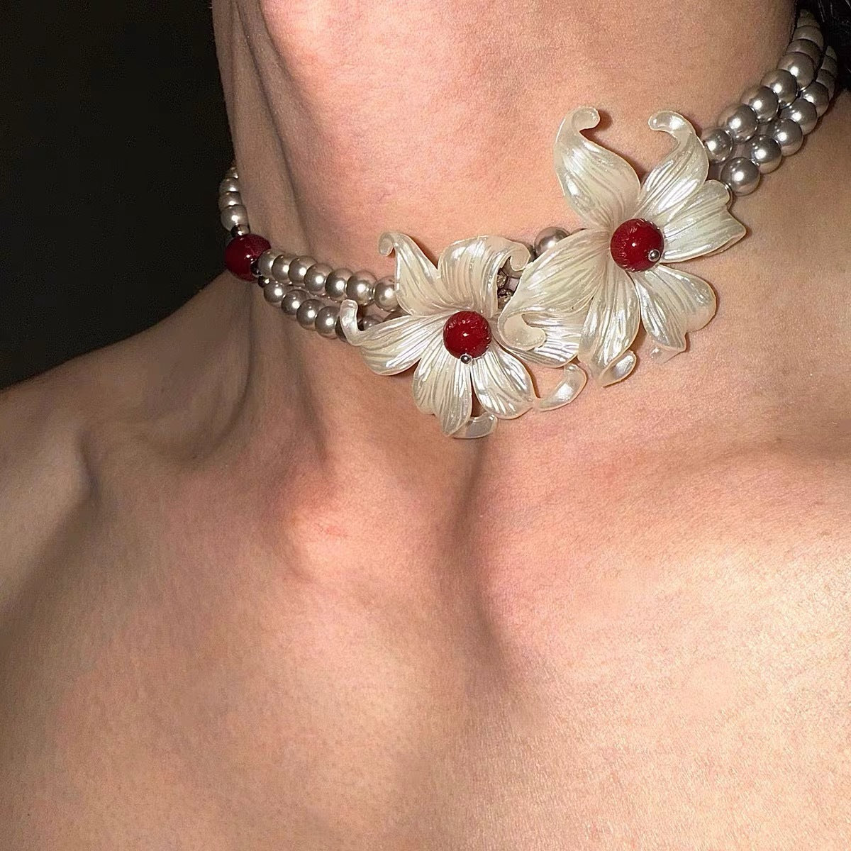 Pearl Iris Flower Vintage Clavicle Necklace For Women