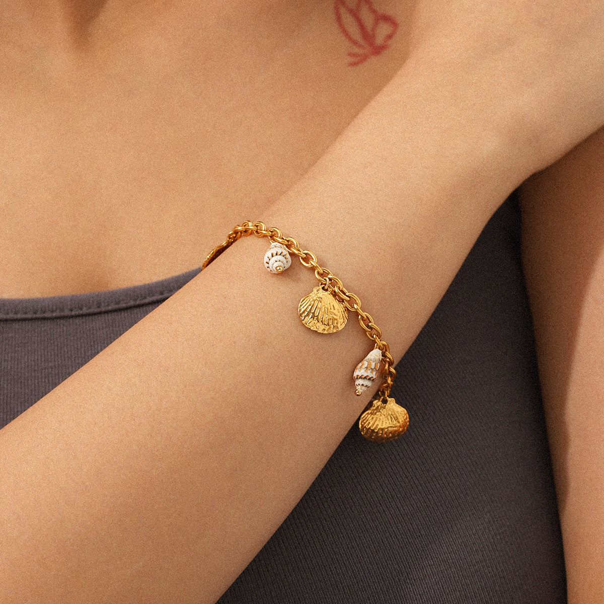 Ocean-style Stainless Steel Bracelet With Shell And Conch Designs