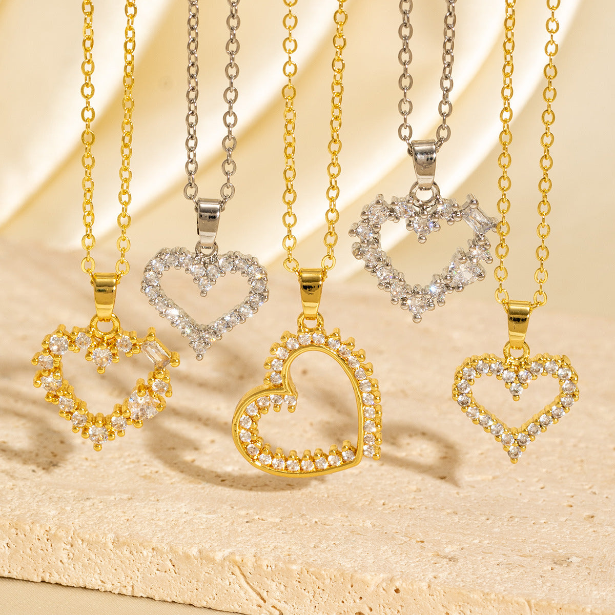 High-end Hollow Diamond-studded Heart Necklace In European And American Styles