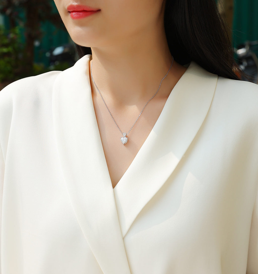 The Beloved Of The Heart - A Fashionable And Light Luxury Jewelry Pendant Necklace Set With Top-quality Moissanite, S925 Silver Plated Platinum