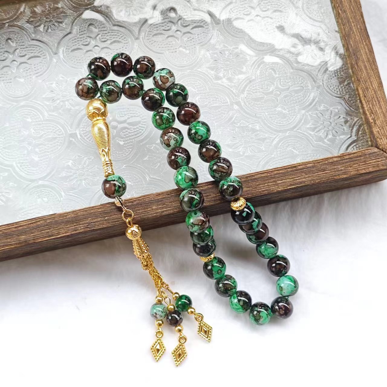33-piece Gold Tassel Glass Bracelet With 10mm Large Flower Beads