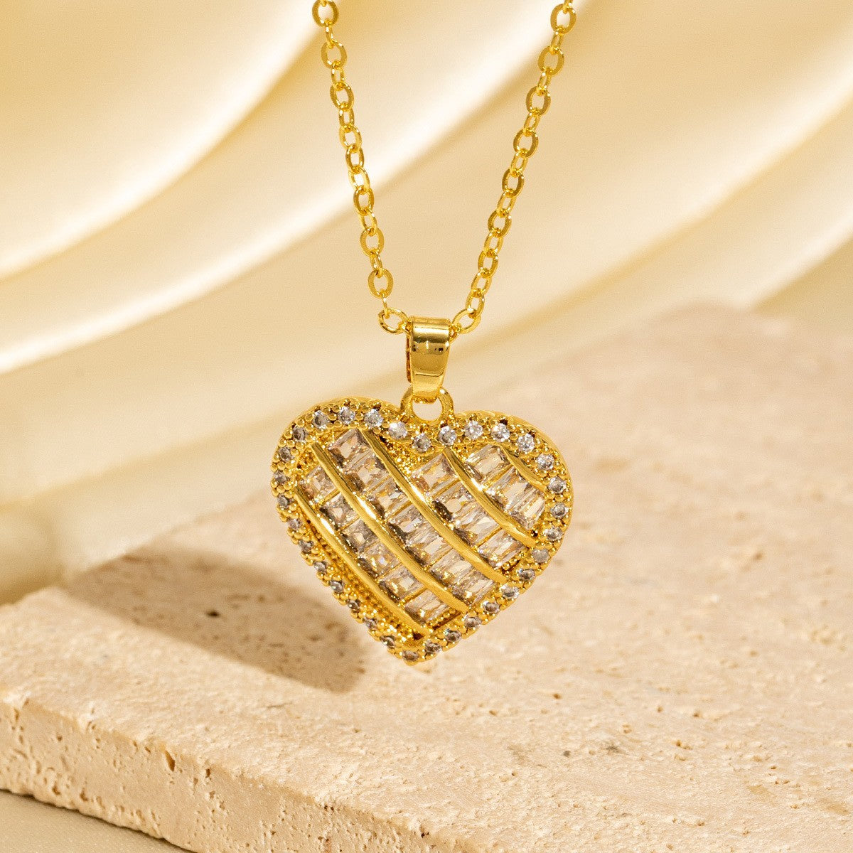 Light-luxury Vintage Micro-pave Zircon Heart Sweater Chain