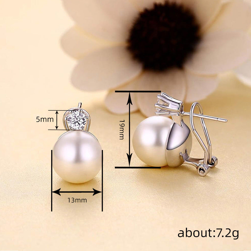 New Earrings Featuring A Faux-pearl Clasp Design