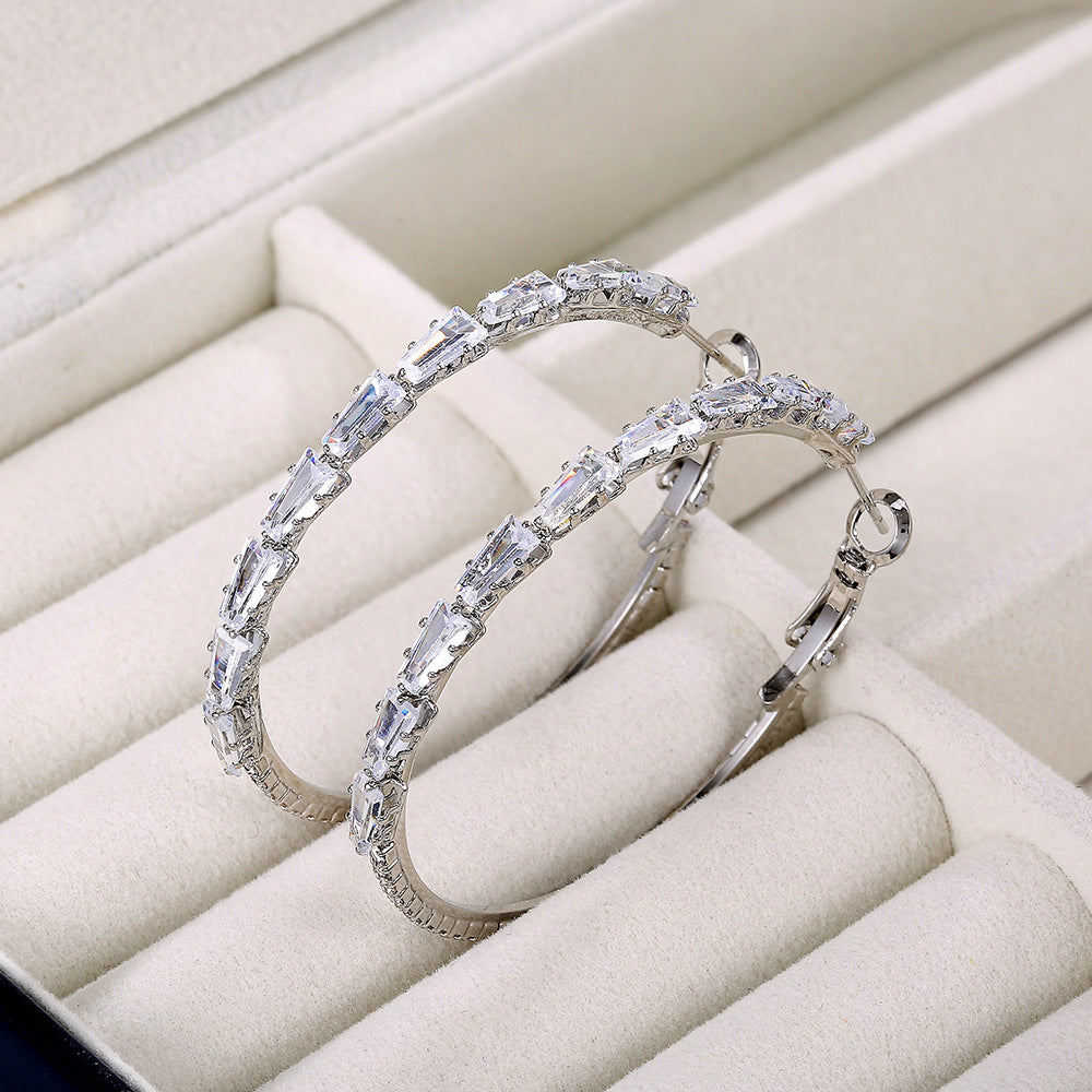Womens Versatile Minimalist Hoop Earrings With A Premium High-end Vibe