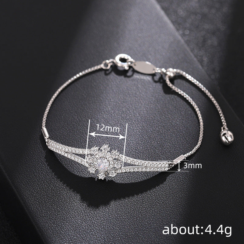 Gentle Romantic Womens Snowflake Bracelet With A Sweet Chic Design And A Dazzling Eye-catching Finish