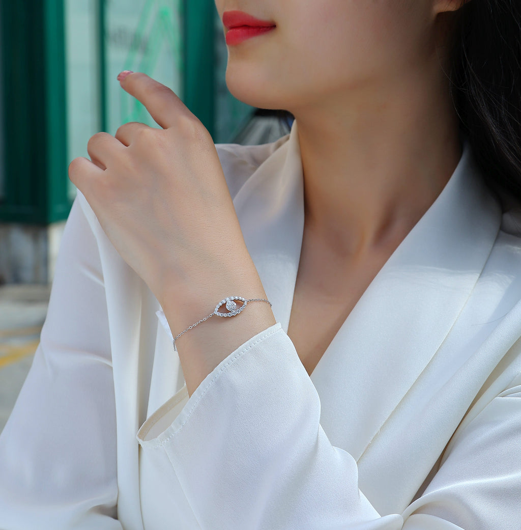Wish Fairy - A Fashionable And Light Luxury Jewelry Silver Bracelet And Bracelet Set With Top-quality Moissanite, S925 Silver Electroplated Platinum
