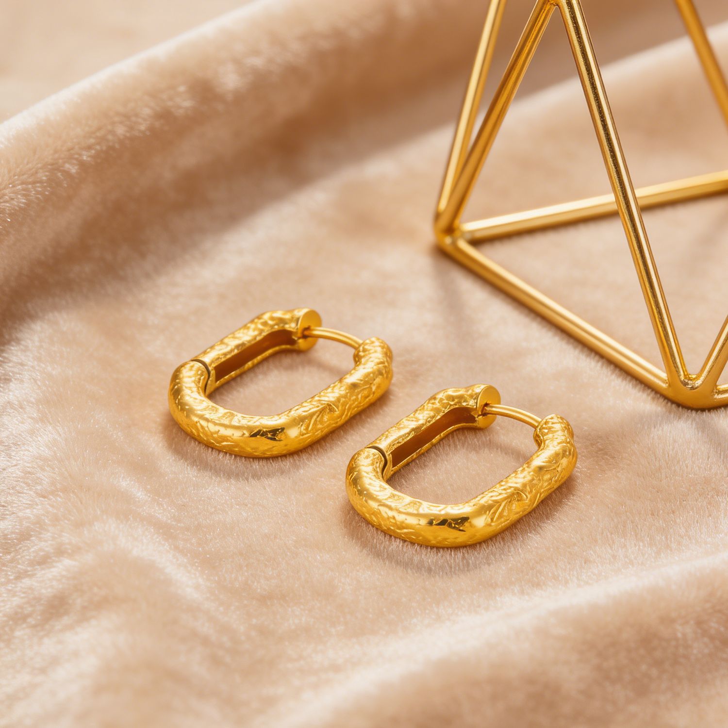 European And American-style 18k Gold-plated Vintage Stainless Steel Ear Clips With An Aged Tin Foil Texture