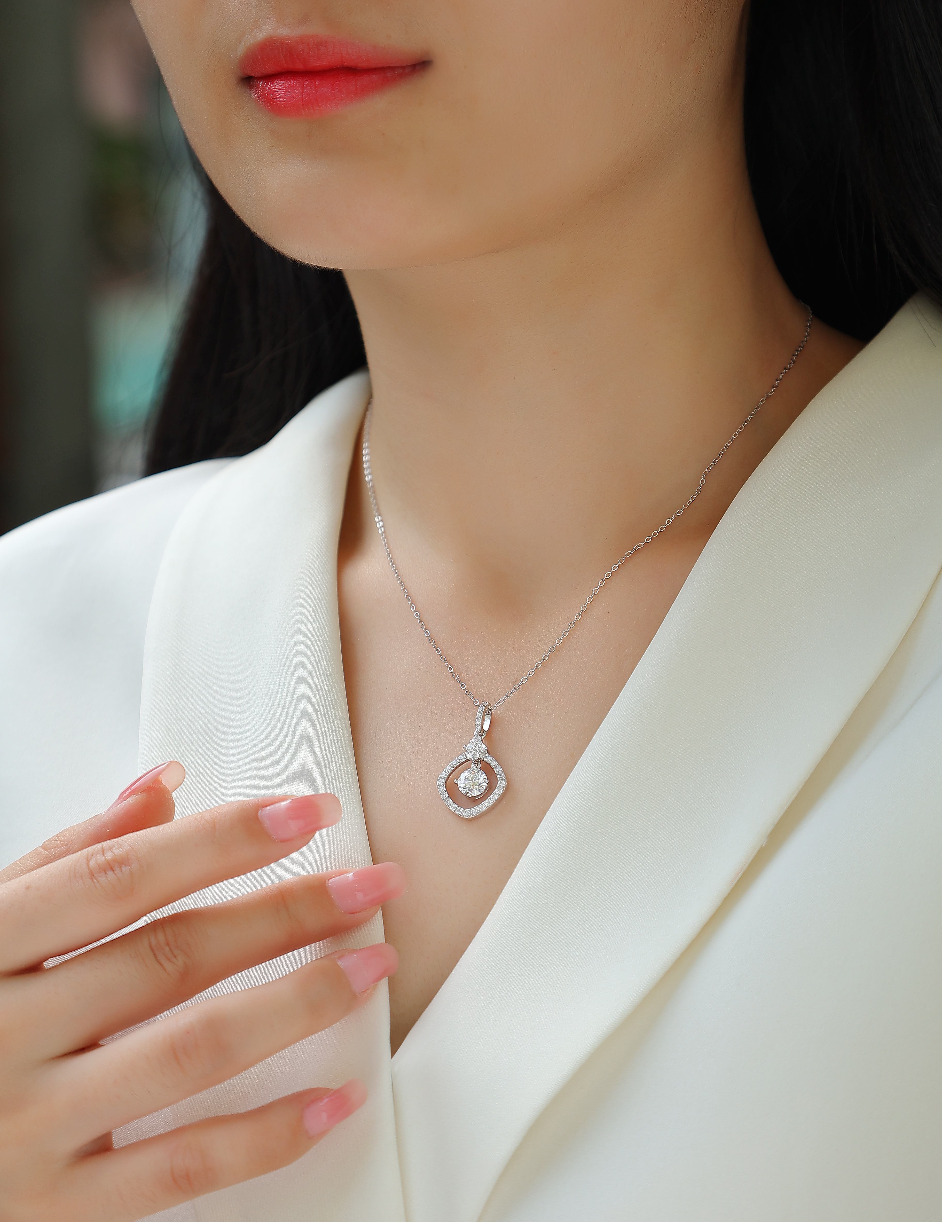 Starlight Heart Language - A Fashionable And Light Luxury Jewelry Pendant Necklace Set With Top-quality Moissanite, S925 Silver Plated Platinum