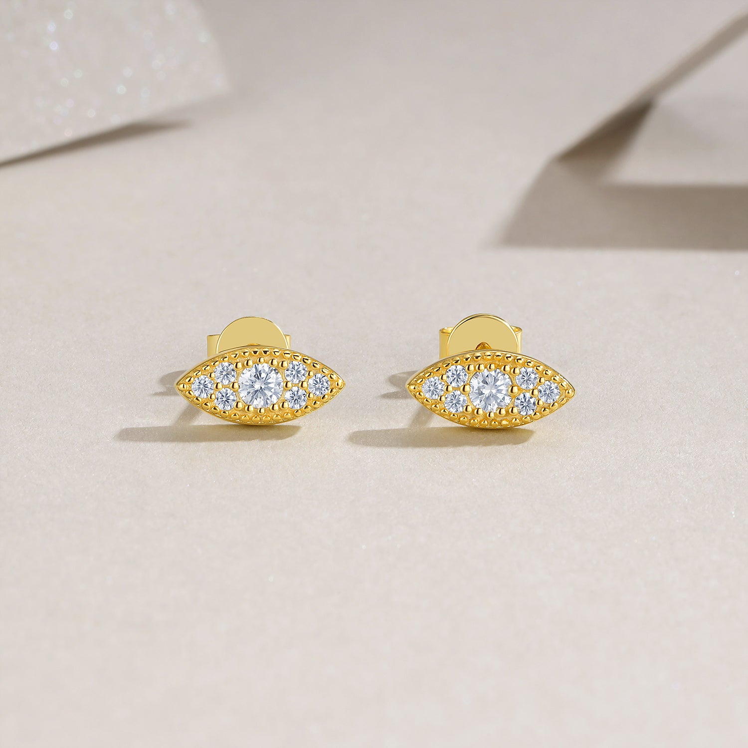 Top-quality Moissanite Luxury And Fashionable Light Luxury Jewelry Silver Stud Earrings S925 Silver Electroplated Gold