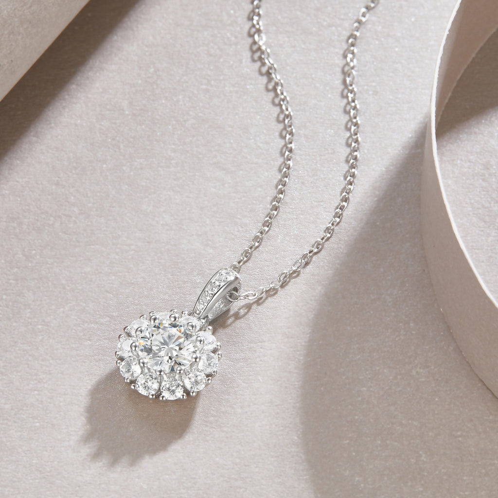 Blossom - A Fashionable And Light Luxury Jewelry Pendant Necklace Set With Top-quality Moissanite, S925 Silver Plated Platinum