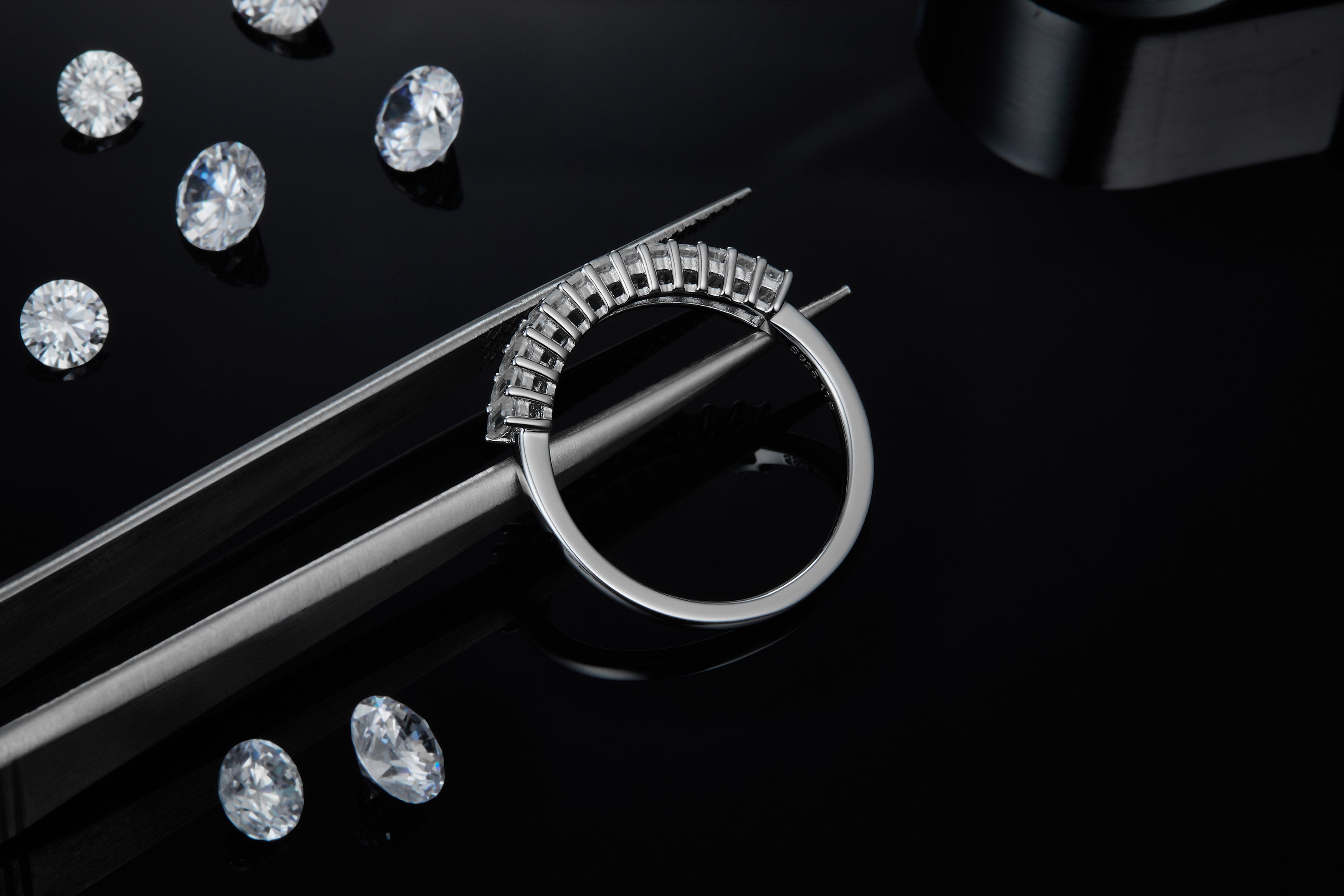 A Luxurious And Fashionable Light Luxury Jewelry Silver Ring Set With Top-quality Moissanite, S925 Silver Plated With Platinum