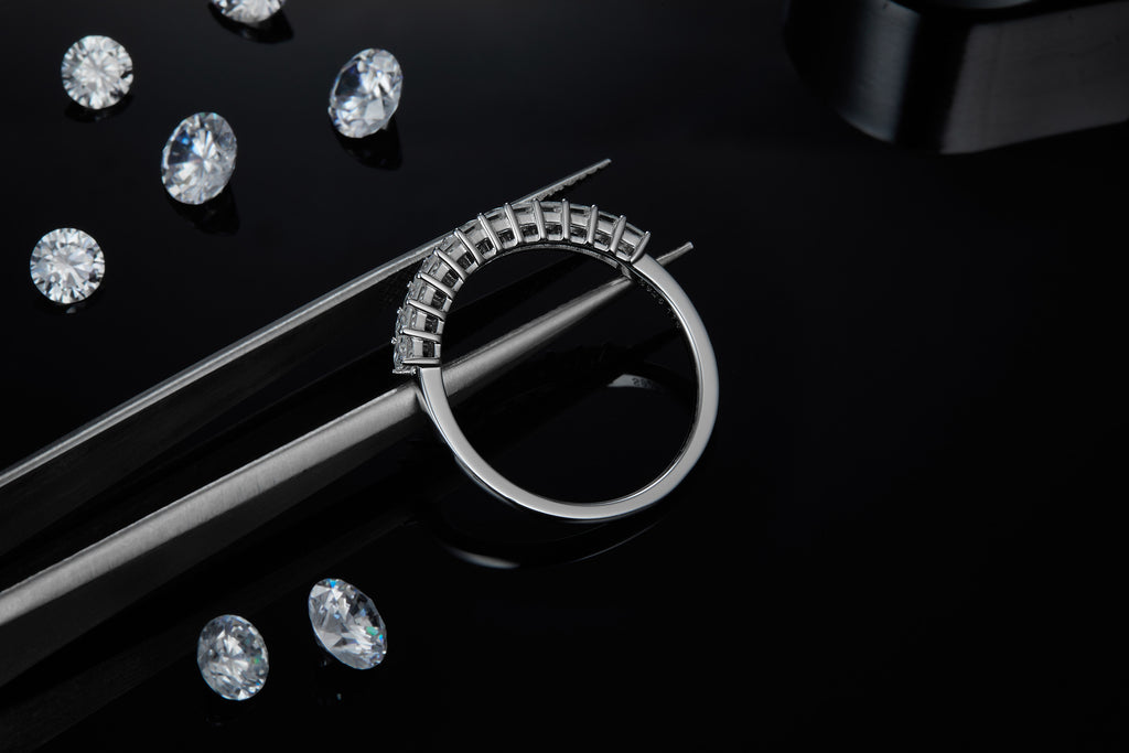 A Luxurious And Fashionable Light Luxury Jewelry Silver Ring Set With Top-quality Moissanite, S925 Silver Plated With Platinum