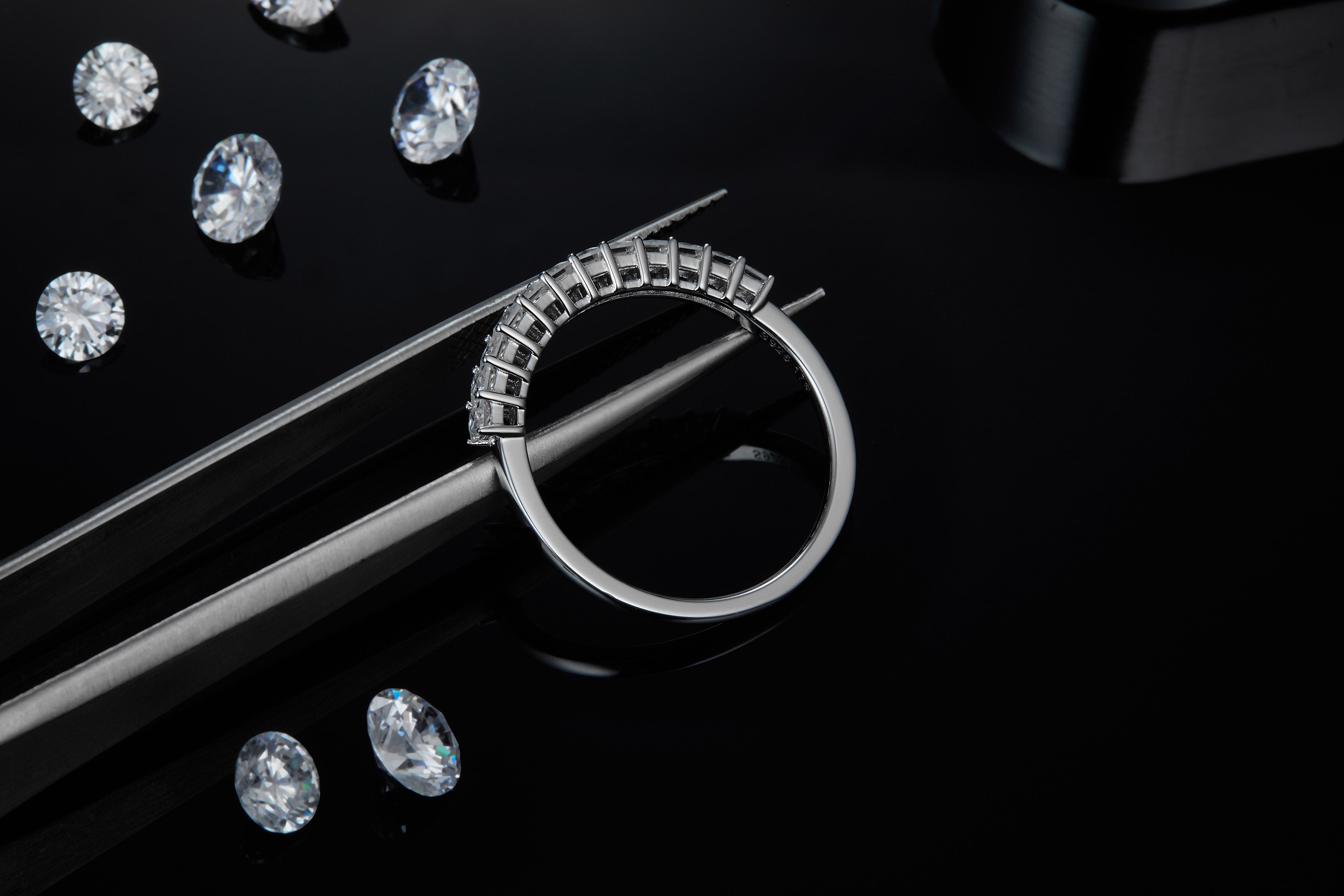 A Luxurious And Fashionable Light Luxury Jewelry Silver Ring Set With Top-quality Moissanite, S925 Silver Plated With Platinum