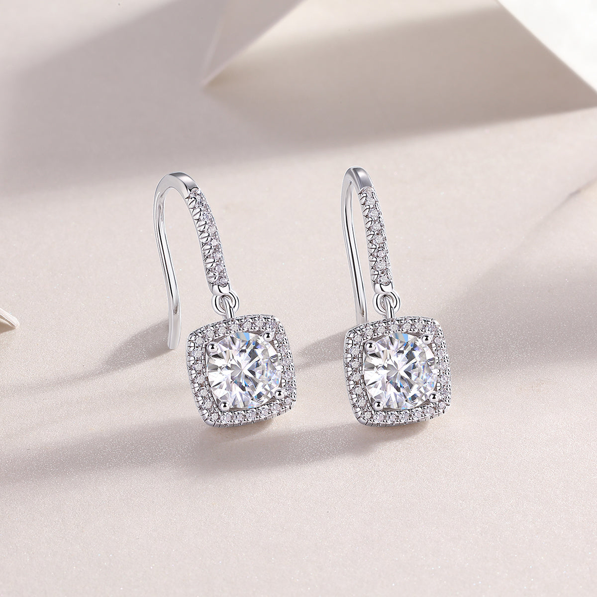Top-quality Moissanite Luxury And Fashionable Light Luxury Jewelry Silver Stud Earrings S925 Silver Plated Platinum