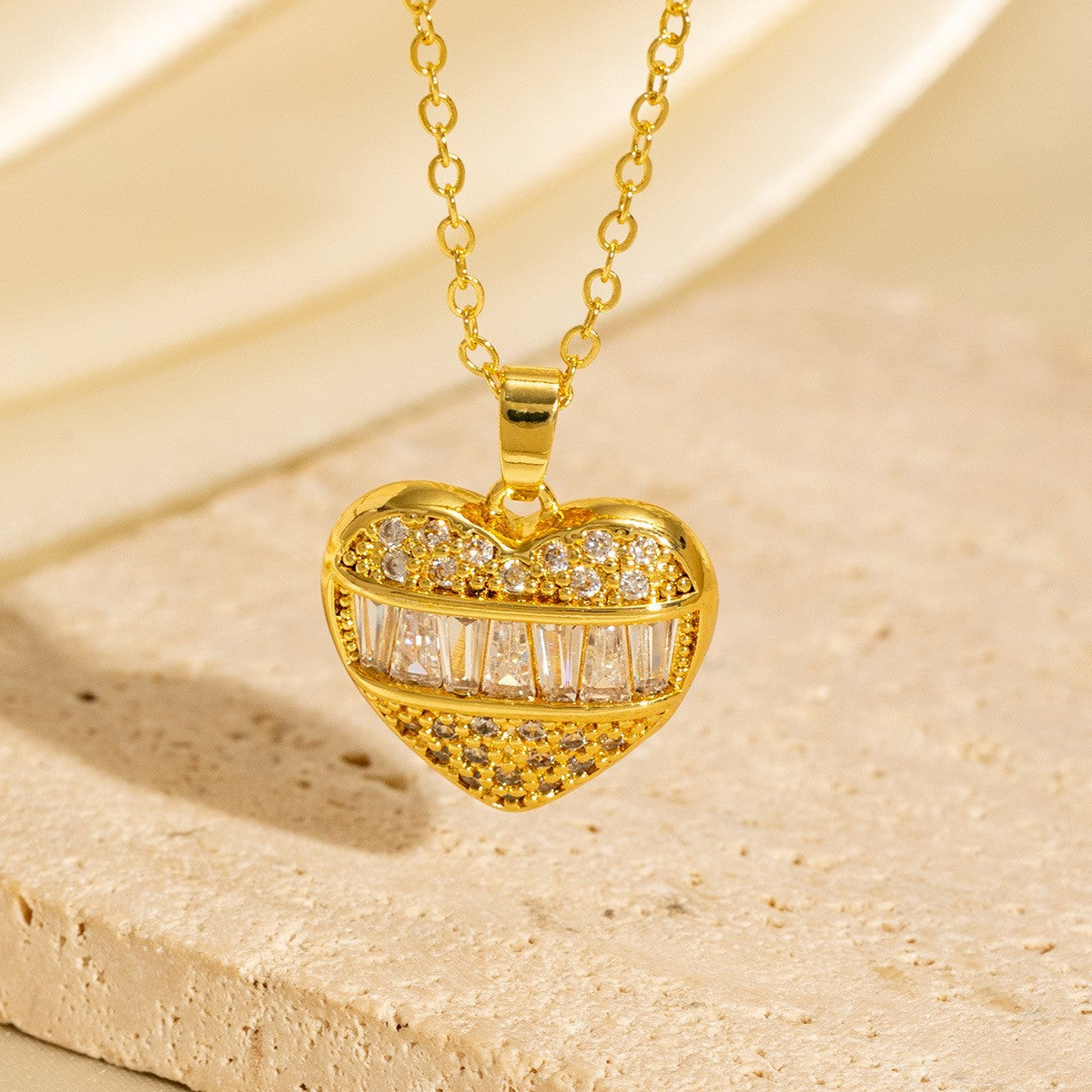 Light-luxury Vintage Micro-pave Zircon Heart Sweater Chain