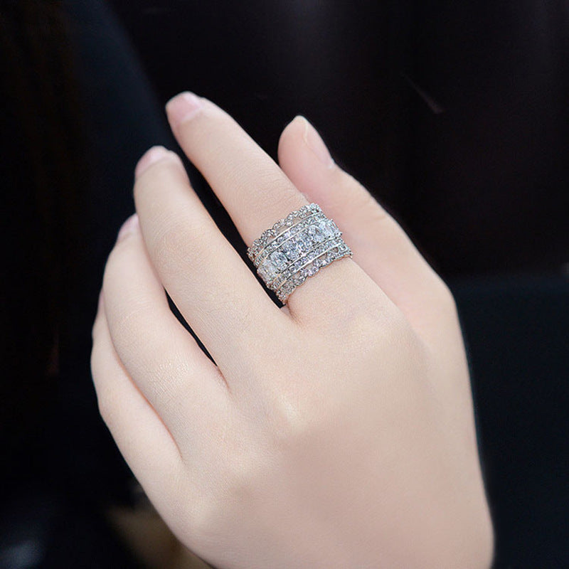 Fashionable Hollowed-Out Lace Ring With A Luxurious High-End Embellishment