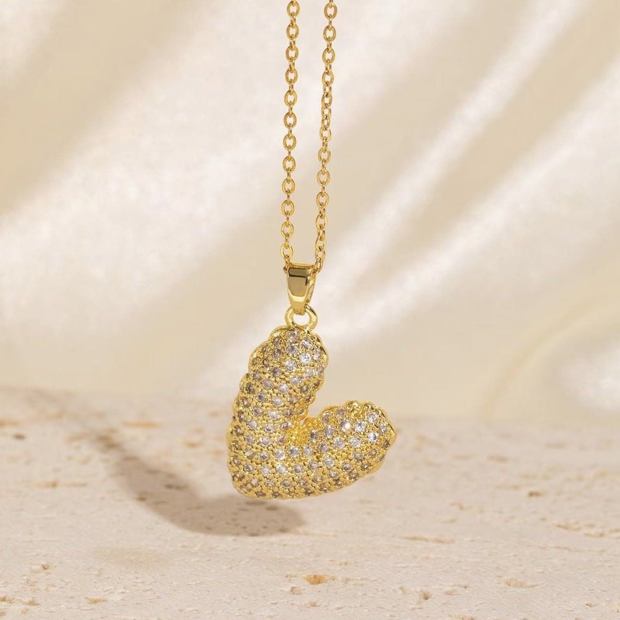 Light-luxury Vintage Micro-pave Zircon Heart Sweater Chain