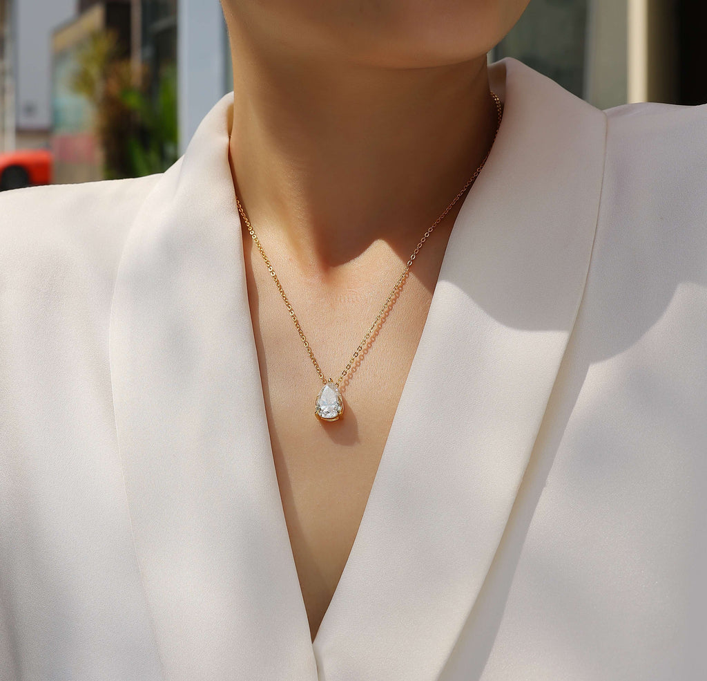 Under The Moon - A Fashionable And Trendy Necklace Pendant Set With Pear-shaped Top-quality Moissanite S925 In Silver And Gold-plated. It Can Be Tested With A Diamond Pen