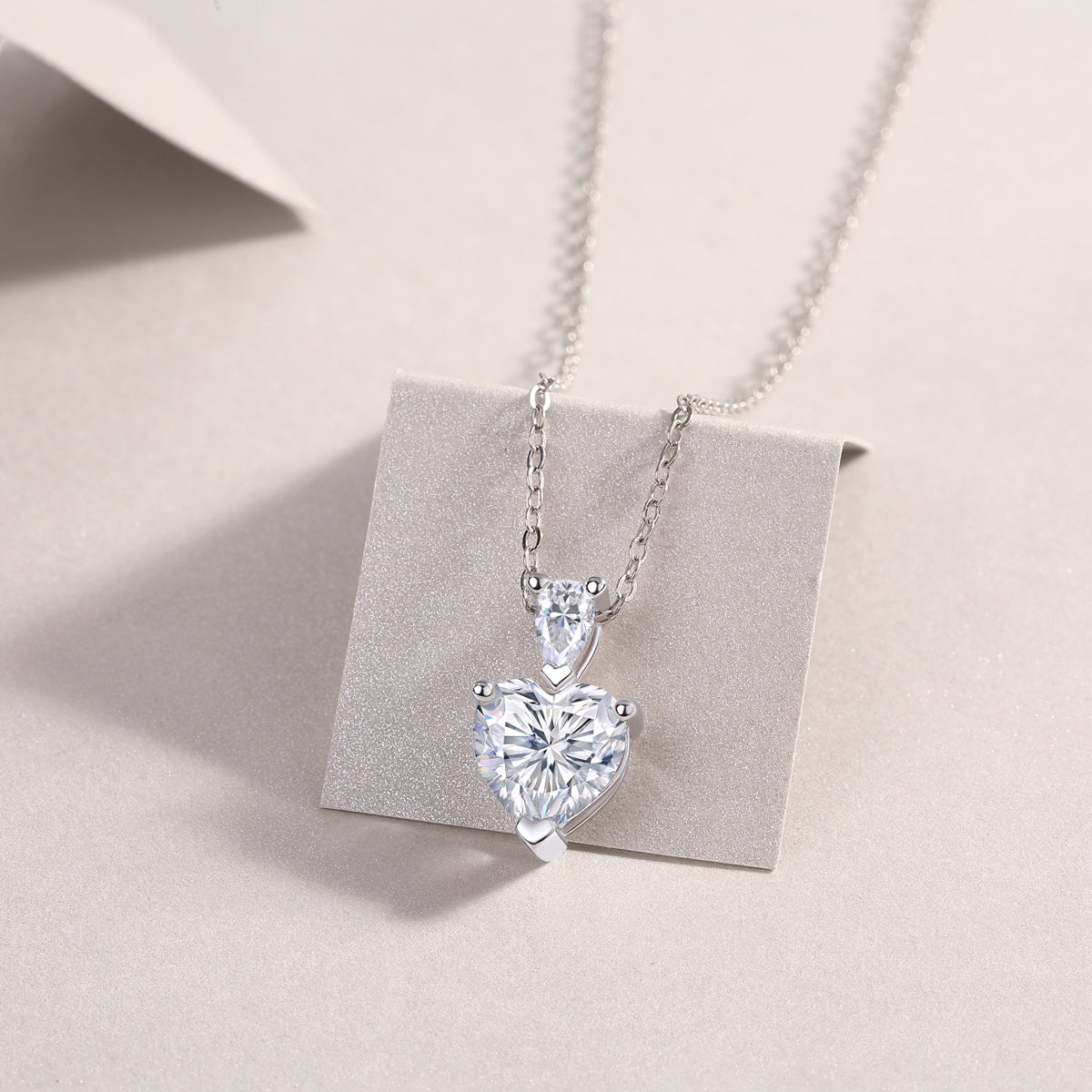 The Beloved Of The Heart - A Fashionable And Light Luxury Jewelry Pendant Necklace Set With Top-quality Moissanite, S925 Silver Plated Platinum