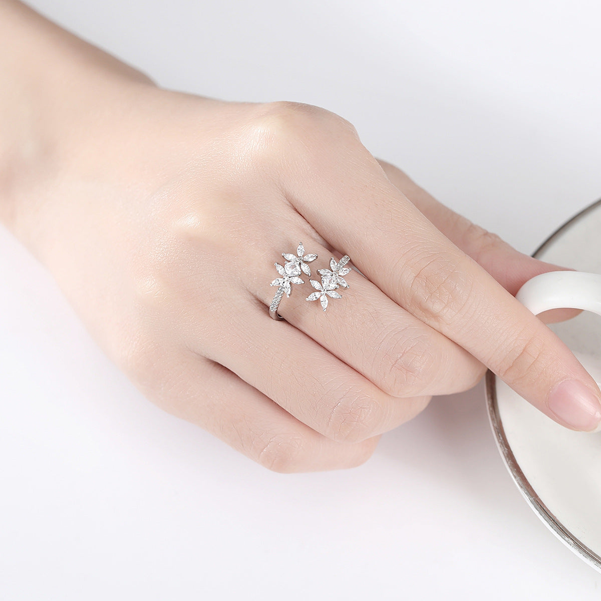 Japanese And Korean-style Adjustable Flower Hand Jewelry