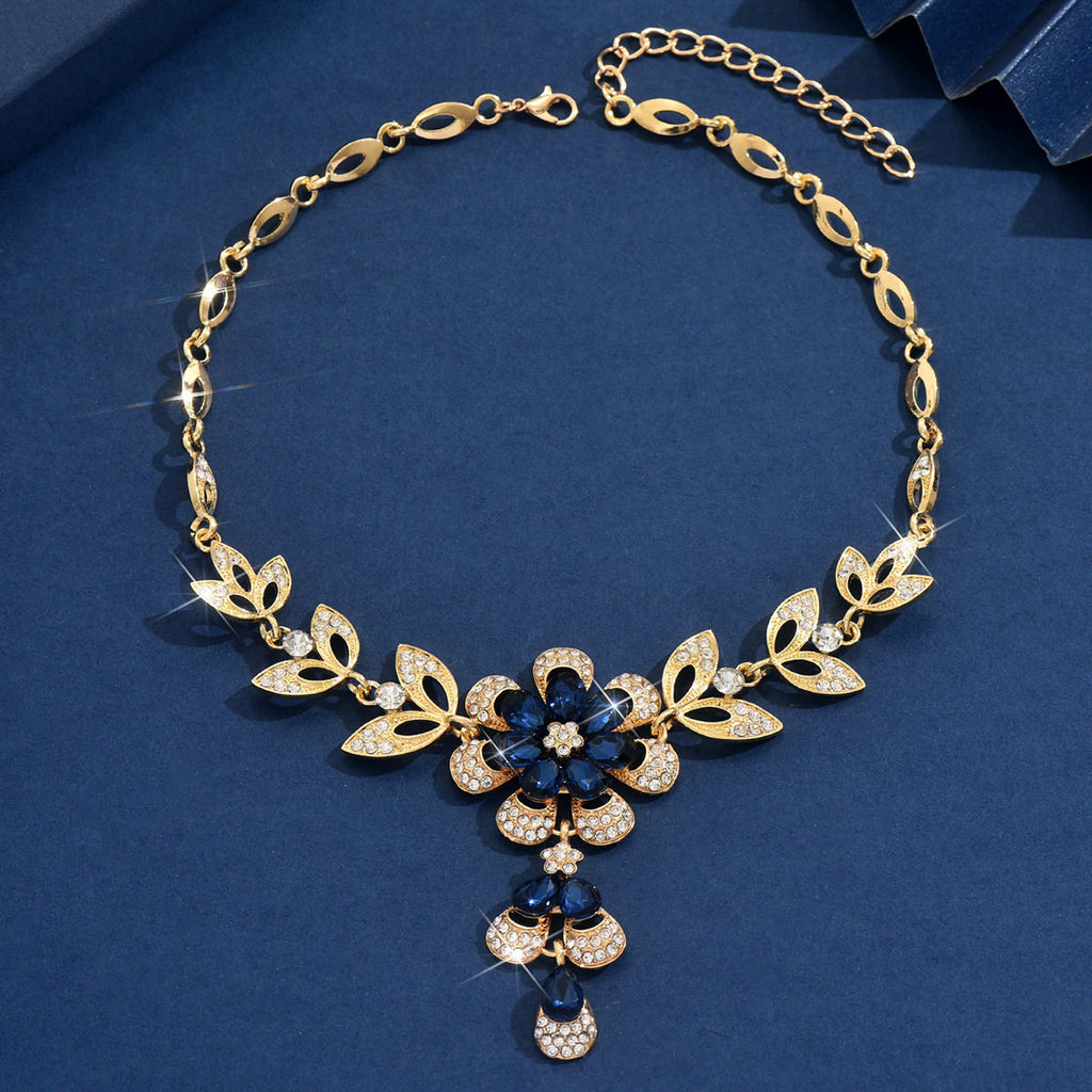 Black Rhinestone Necklace With Hollow-out Zinc Alloy Flowers