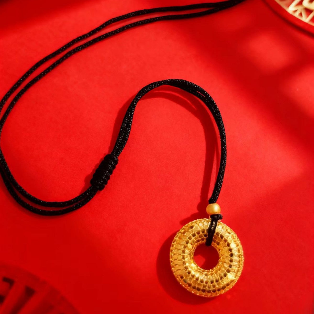 Dragon Scale Honeycomb Peace Pendant Sweater Chain Charm