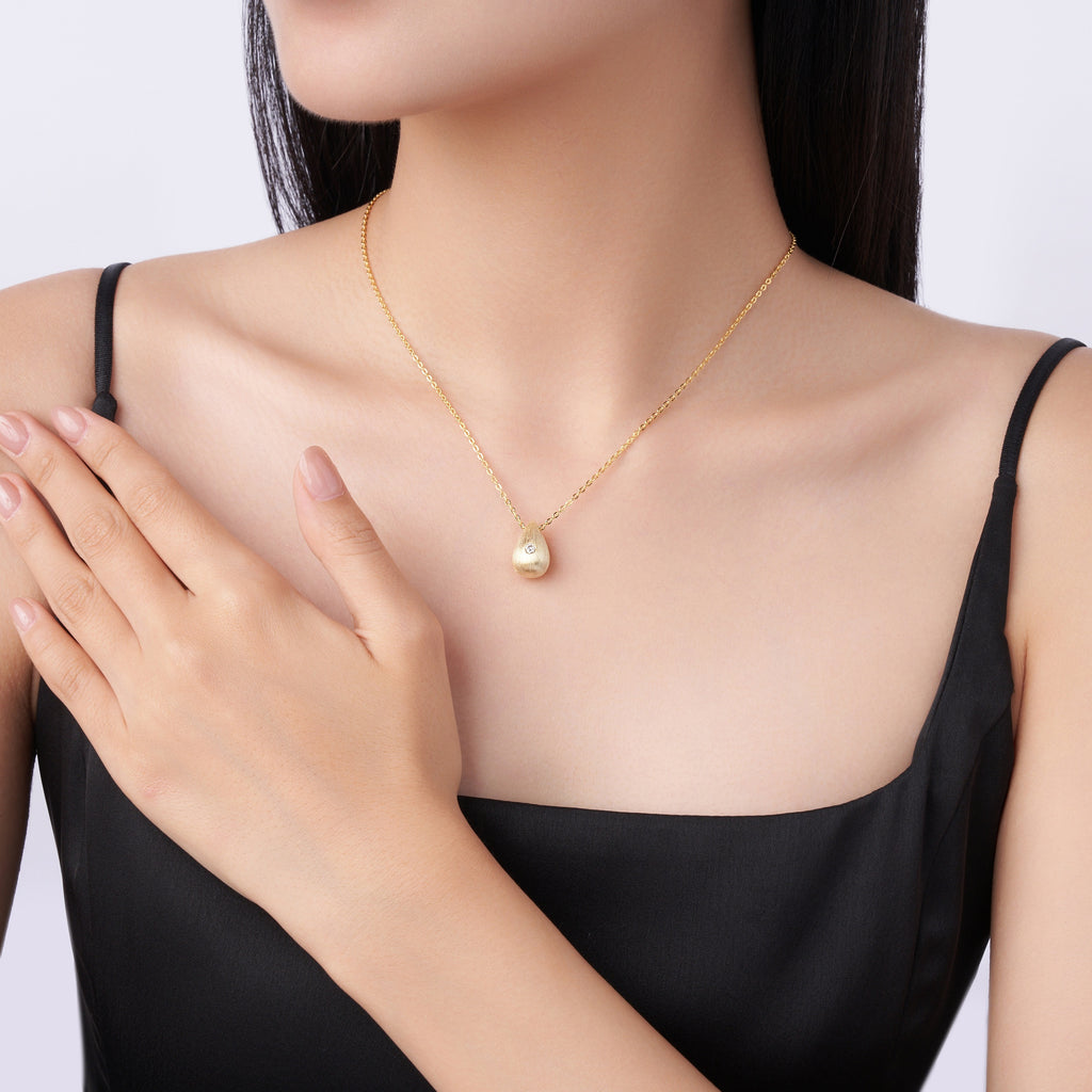 Dreamy Water Drop - A Fashionable And Trendy Necklace Pendant Set With Top-quality Moissanite S925 Silver And Gold-plated. It Can Be Tested With A Diamond Pen